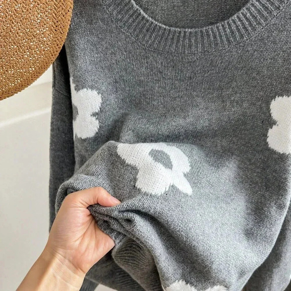 Grey Casual Women's Crochet Floral Pattern Sweater Top And Pants Knit Set - Picture 5 of 6